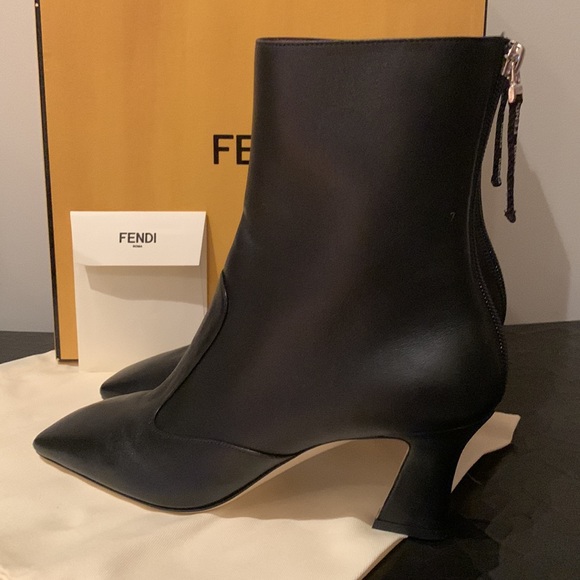 FENDI FFREEDOM CALF LEATHER BOOTIES IN BLACK WITH CONTOURED HEEL SIZE 8.5 - Picture 10 of 15